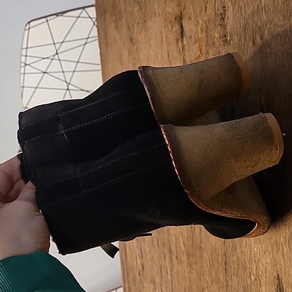 UGG - Picture 5 of 8